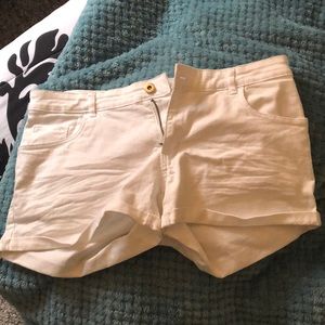 American Eagle White shorts